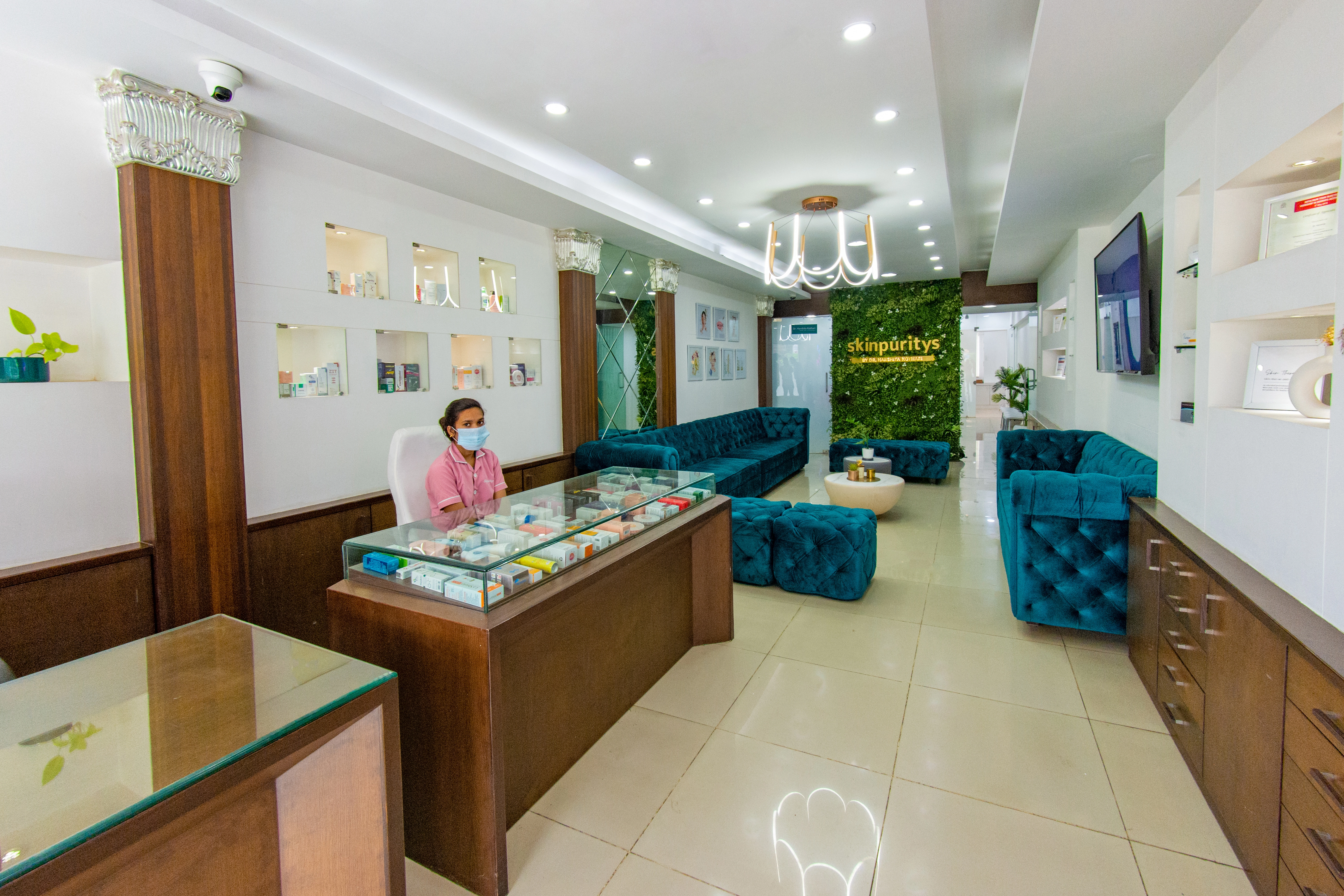 Reception of skin clinic 